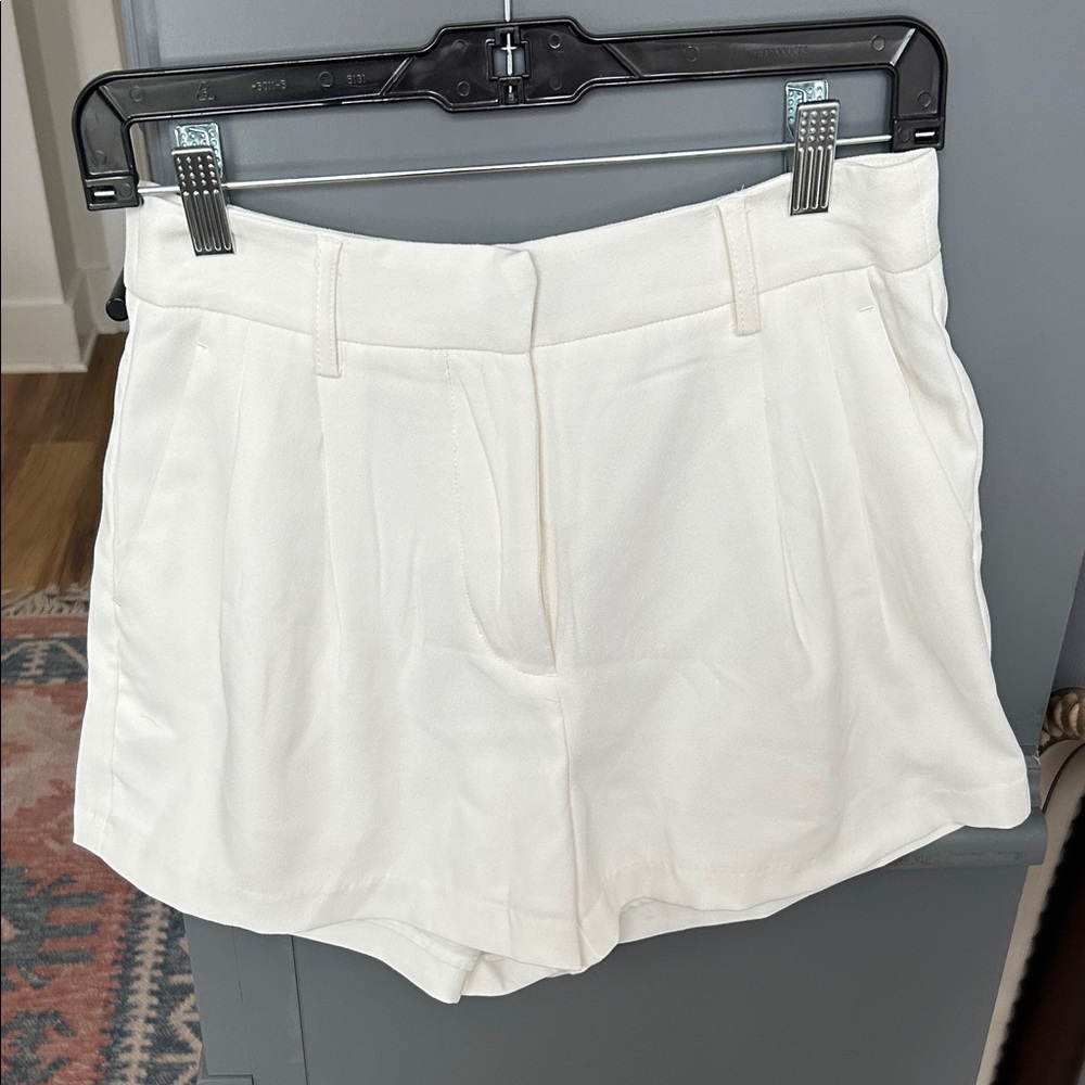 NWT Aqua Women's Cream High Waist Shorts